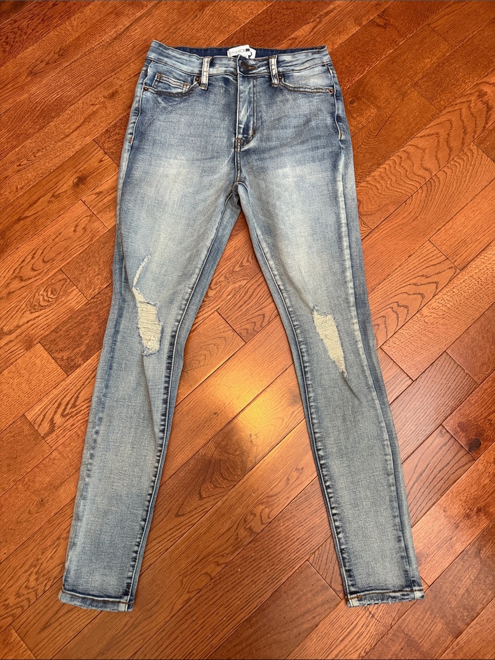 Fashion nova Women’s Light Blue Distressed Skinny Jeans